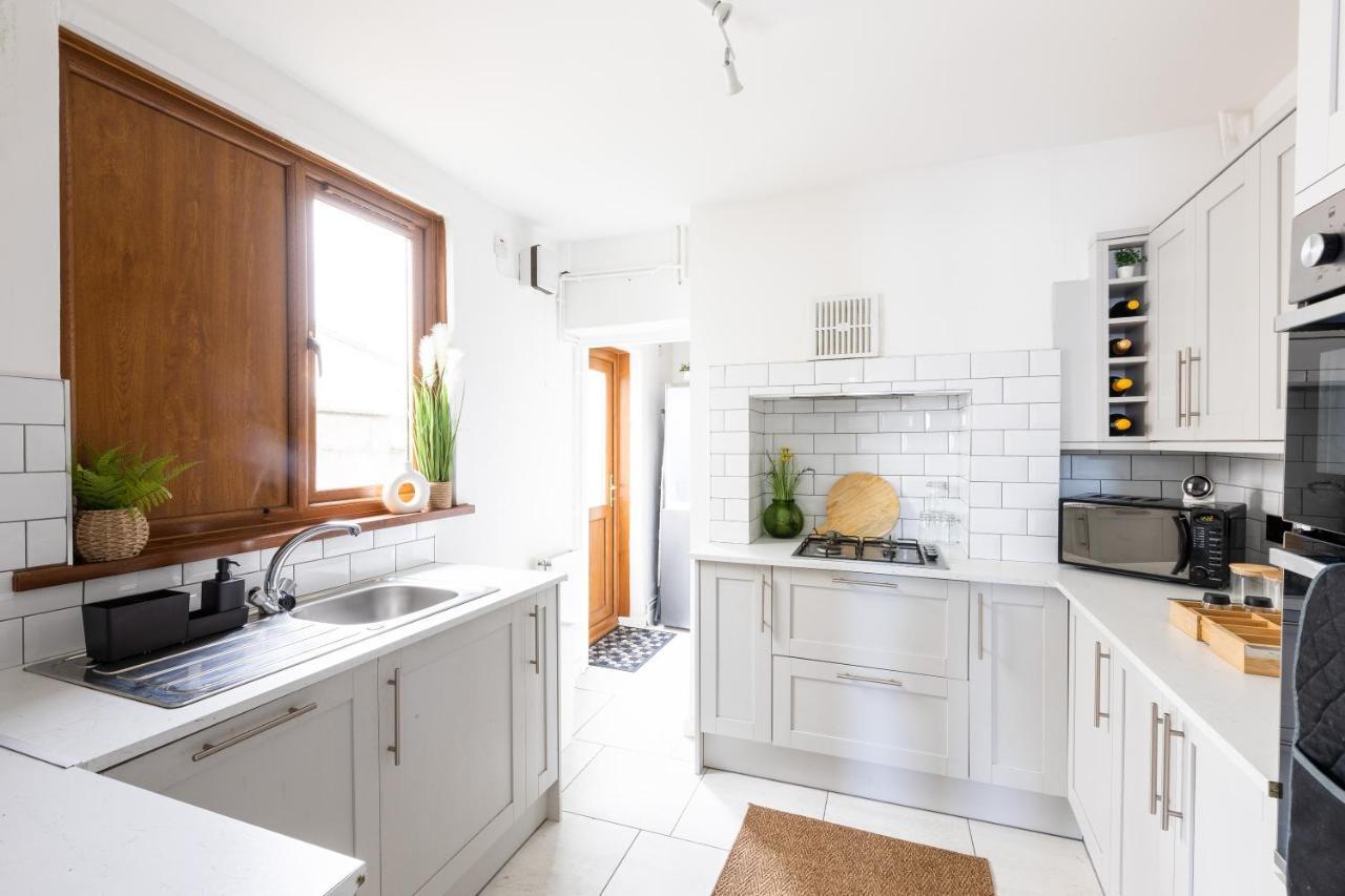 Levi Suite By Koya Homes - 3-Bedroom Home, Downtown Cardiff, Free Parking 외부 사진