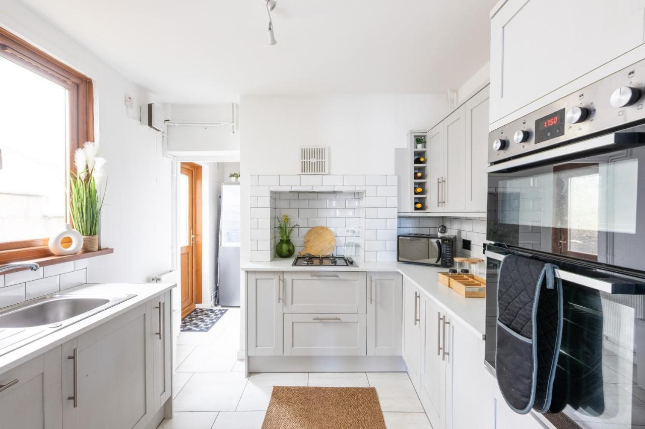Levi Suite By Koya Homes - 3-Bedroom Home, Downtown Cardiff, Free Parking 외부 사진